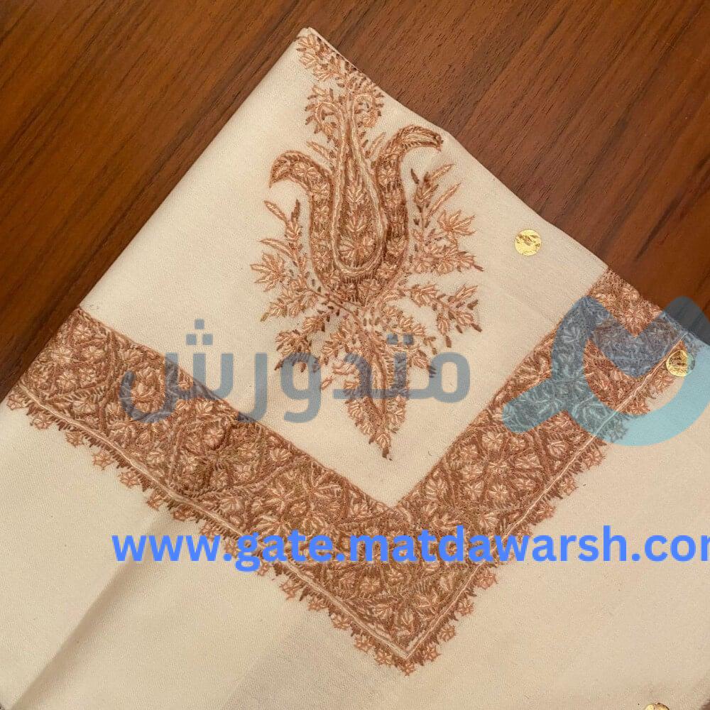 لماذا يجب عليك الحصول على الشال الكشميري وبشت شتوي من الوسم؟ 8 الشال الكشميري